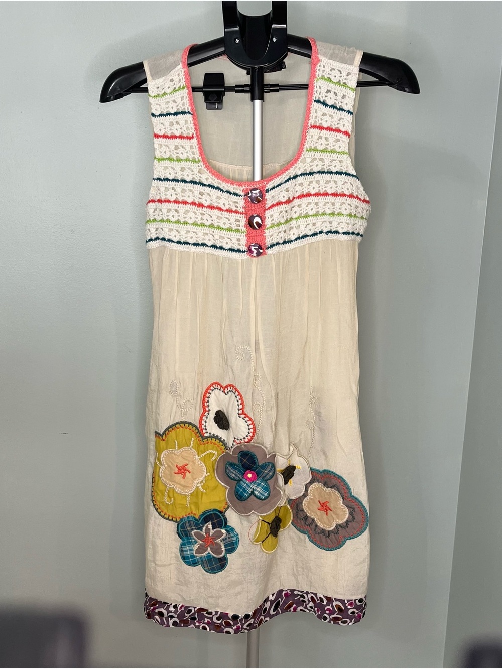 Cream Sleeveless Floral Appliqué Mini Dress